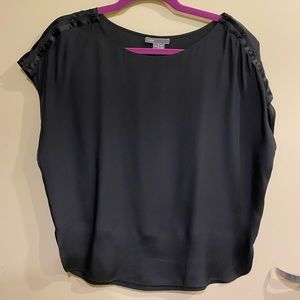 Vince. silky work shortsleeved blouse/top